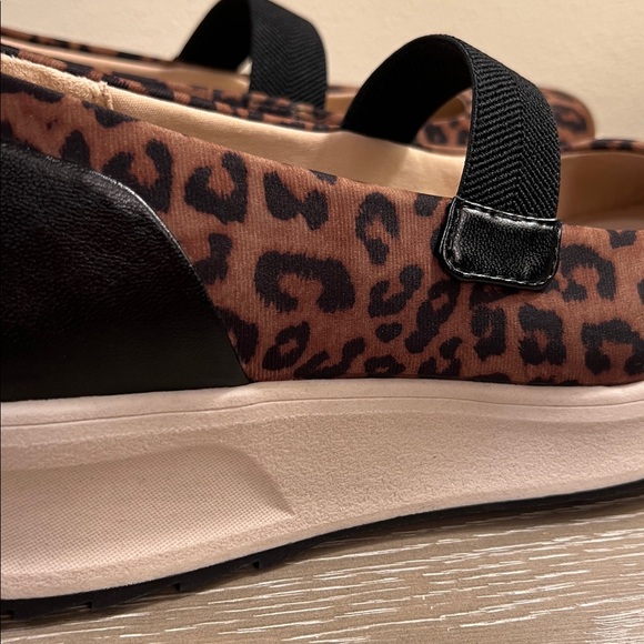 NIB, StrideRite Reflection Round Toe Mary Jane
Comfort Sneakers - Picture 6 of 10